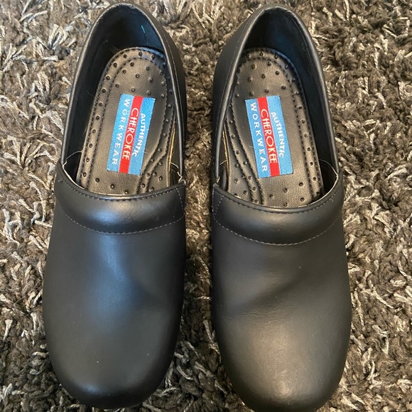 Cherokee Nursing Clogs - Picture 3 of 6